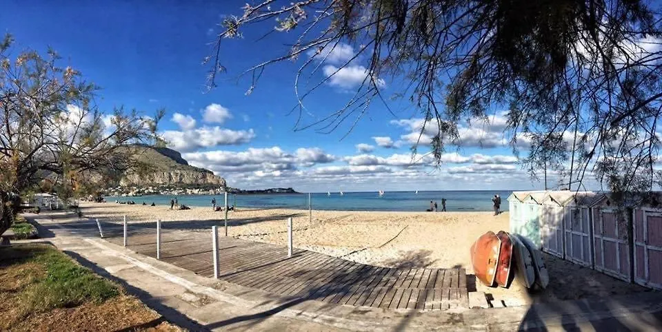 Casa Sul Mare Seaside Apt In Front Of The Sea Palermo 0*,  Italia